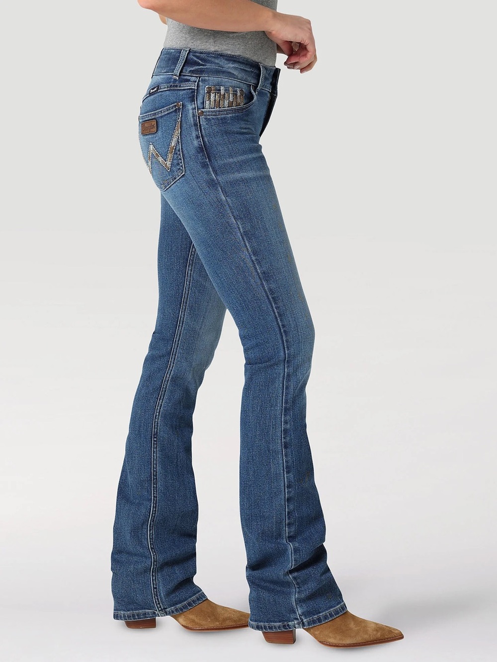 Women's Wrangler Retro® Mae Bootcut Jean in Faye 29x32 - Picture 3 of 10